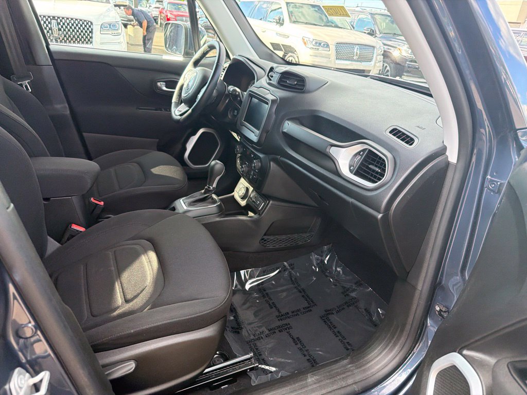 Used 2020 Jeep Renegade Latitude w/ Cold Weather Group AWD/4WD image 16
