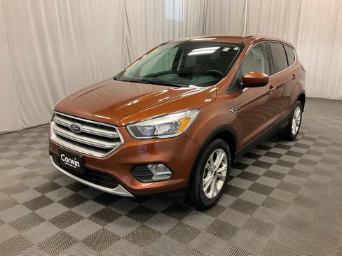 Used 2017 Ford Escape SE w/ SE Cold Weather Package AWD/4WD image 5