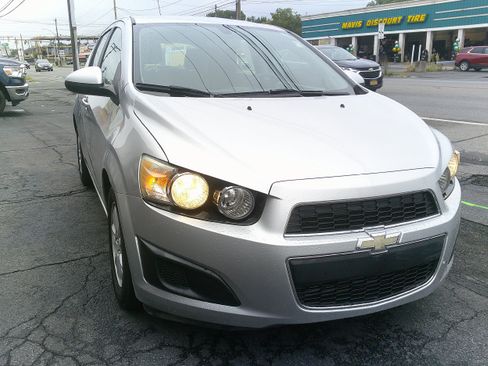 Used 2014 Chevrolet Sonic LT FWD image 15