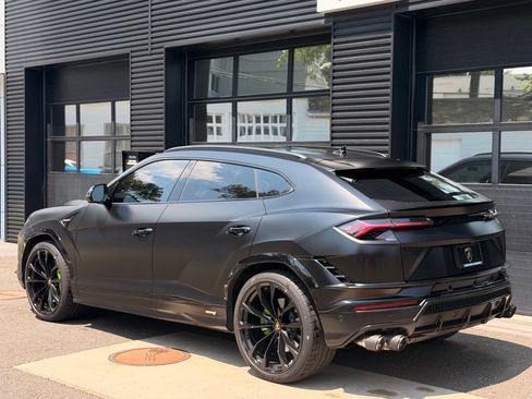 Used 2024 Lamborghini Urus S AWD/4WD image 3