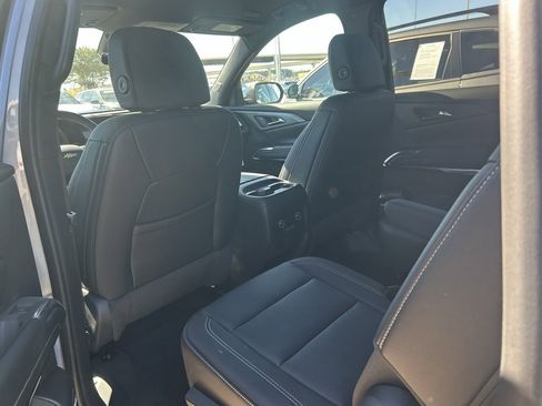 Used 2025 Chevrolet Traverse LT w/ Enhanced Driving Package image 8
