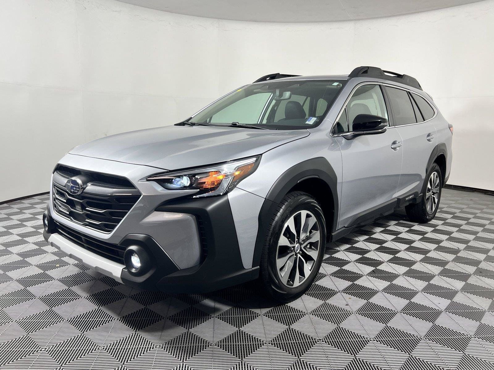 Used 2025 Subaru Outback Limited XT w/ Tech Package 2 AWD/4WD image 3