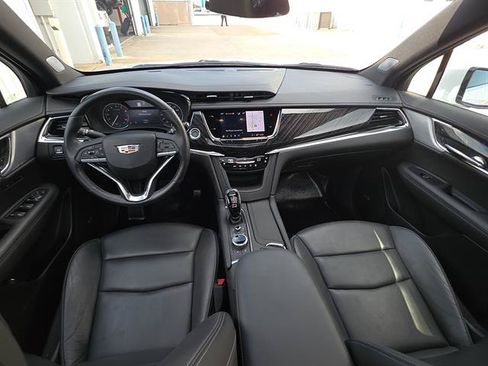 Used 2025 Cadillac XT6 Premium Luxury FWD image 12