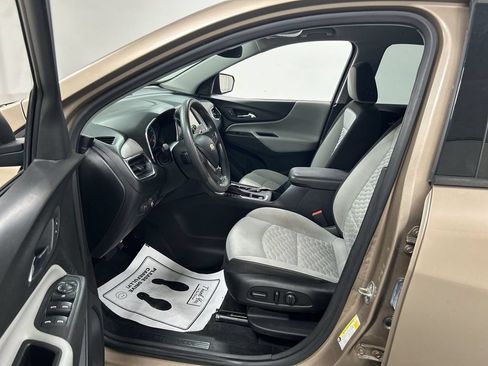 Used 2019 Chevrolet Equinox LS w/ LS Convenience Package AWD/4WD image 9