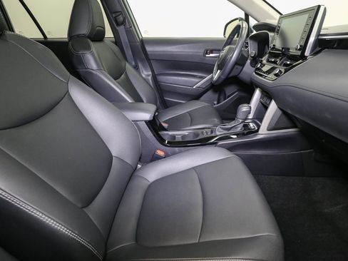 Certified 2022 Toyota Corolla Cross XLE image 20