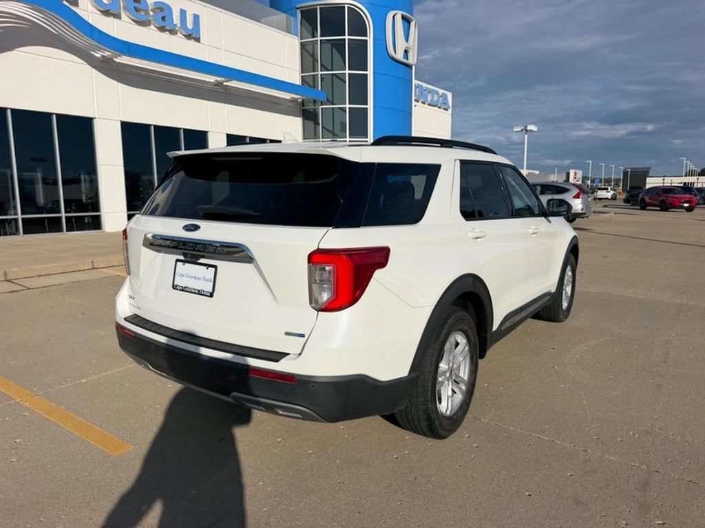 Used 2020 Ford Explorer XLT w/ Equipment Group 202A AWD/4WD image 2