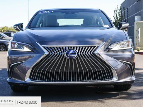 Used 2019 Lexus ES 300h w/ Premium Package FWD image 2