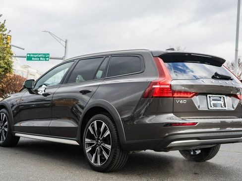 Used 2024 Volvo V60 B5 Cross Country Ultimate w/ Protection Package Premier image 5