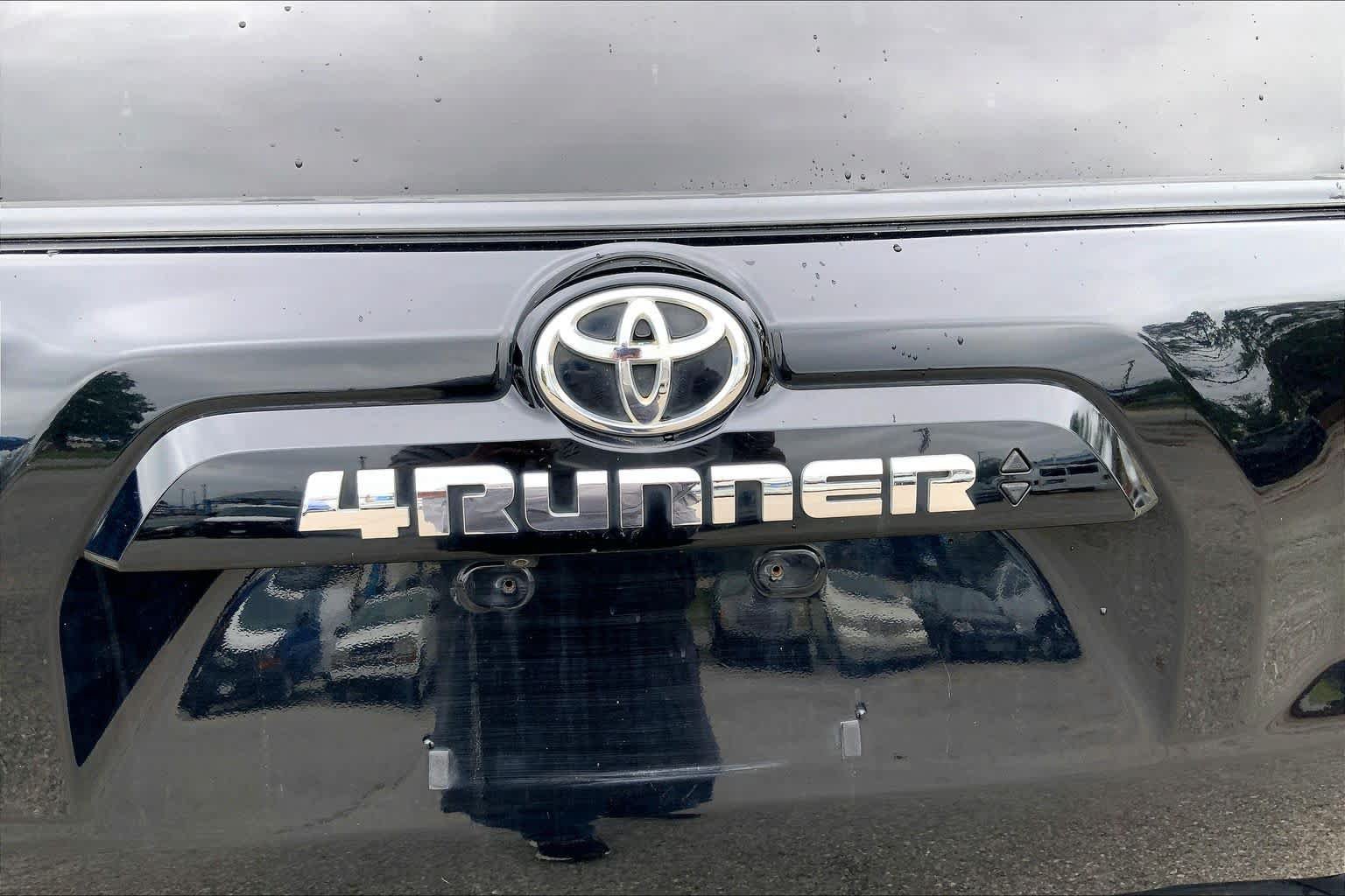 Used 2021 Toyota 4Runner SR5 RWD image 31