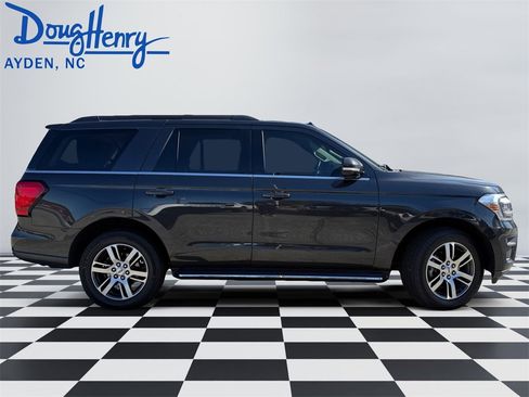 Used 2022 Ford Expedition XLT image 6