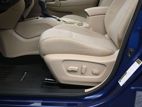 Used 2019 Nissan Rogue SV w/ Premium Package FWD image 21