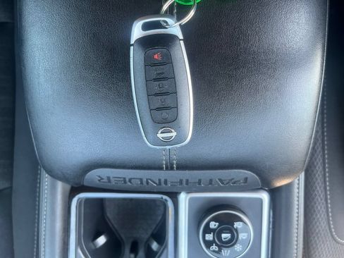 Used 2025 Nissan Pathfinder SV AWD/4WD image 7