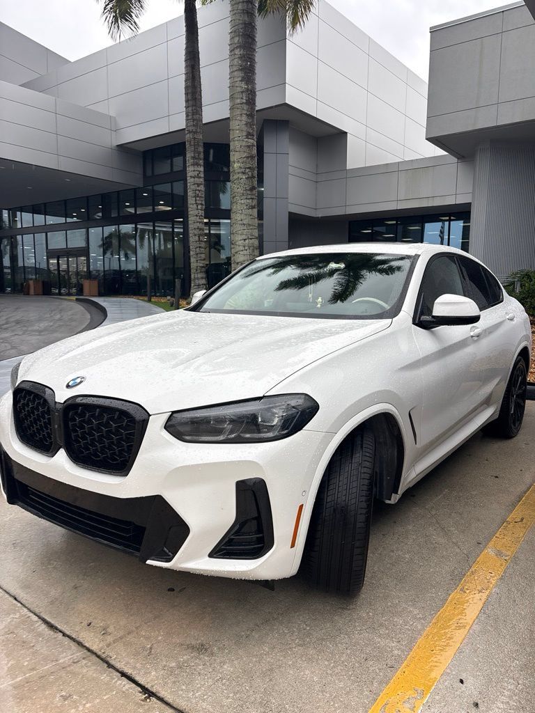 Used 2024 BMW X4 xDrive30i w/ M Sport Package AWD/4WD image 4