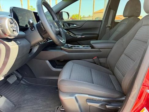 Used 2025 Chevrolet Equinox LT FWD image 6
