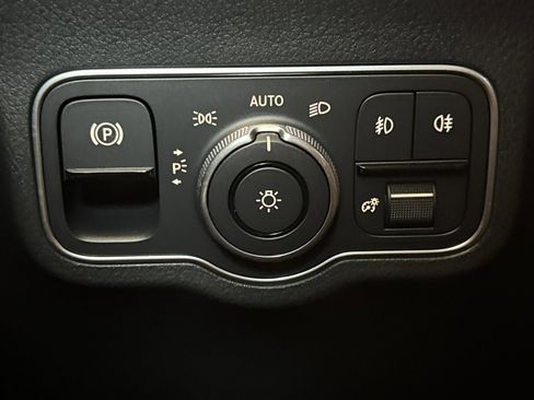 New 2025 Mercedes-Benz GLA 250 image 33