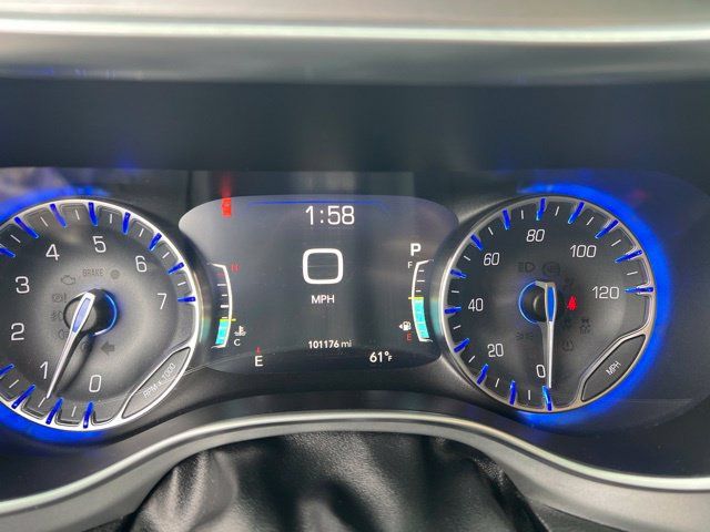 Used 2018 Chrysler Pacifica Touring-L Plus w/ S Appearance Package FWD image 11