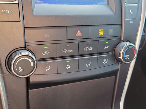 Used 2017 Toyota Camry SE image 21