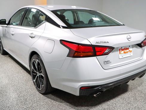 Used 2024 Nissan Altima 2.5 SR w/ SR Premium Package image 9