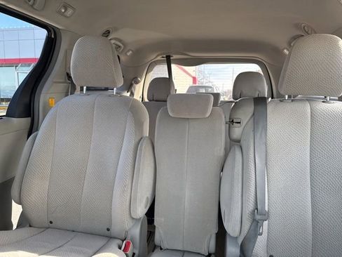Used 2012 Toyota Sienna LE image 12