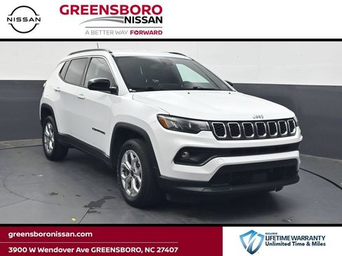 Used 2025 Jeep Compass Latitude AWD/4WD image 1