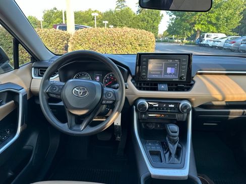 Used 2021 Toyota RAV4 LE FWD image 17