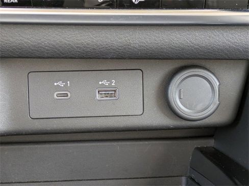 Used 2023 Nissan Rogue SV image 24