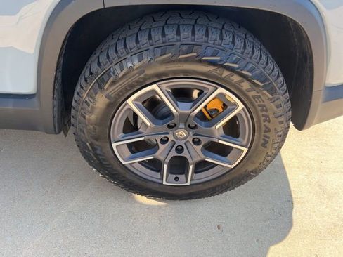 Used 2024 Rivian R1S Launch Edition image 14