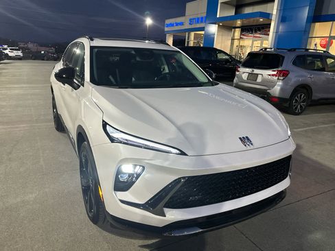 New 2025 Buick Envision Sport Touring image 13