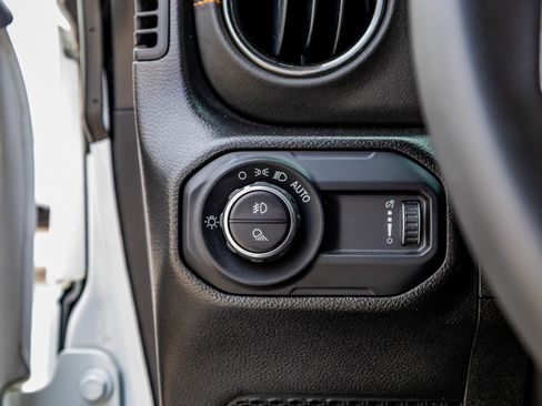 Used 2023 Jeep Gladiator Overland AWD/4WD image 20