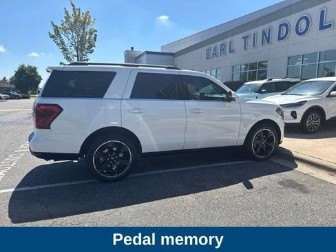 Used 2022 Ford Expedition Limited AWD/4WD image 9