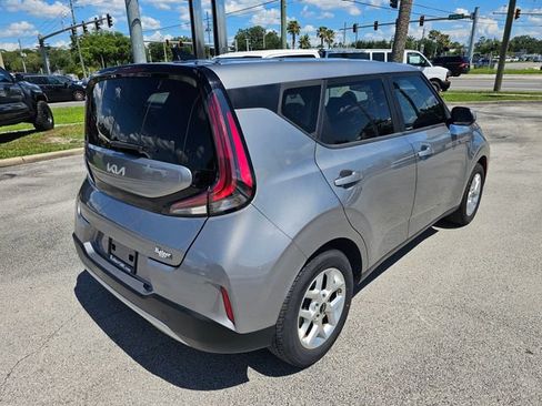 Used 2024 Kia Soul LX w/ Option Group 015 FWD image 5