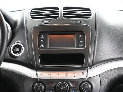 Used 2017 Dodge Journey SE w/ Flexible Seating Group image 28