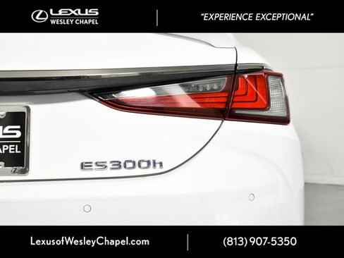 Used 2022 Lexus ES 300h F Sport image 8