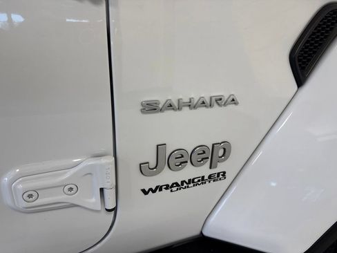 Used 2021 Jeep Wrangler Unlimited Sahara AWD/4WD image 33