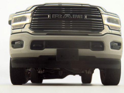 Used 2024 RAM 2500 Laramie AWD/4WD image 3