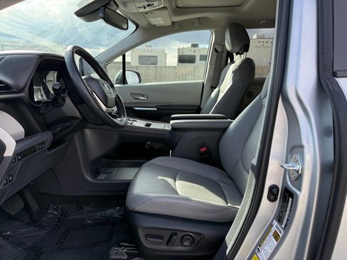 Used 2023 Toyota Sienna XLE image 17