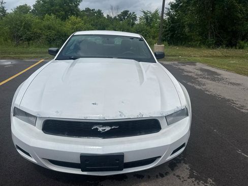 Used 2010 Ford Mustang Coupe RWD image 2