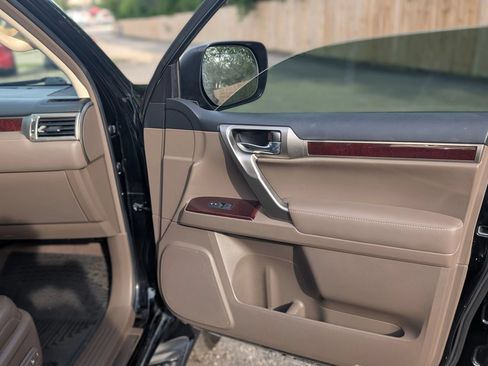 Used 2017 Lexus GX 460 Luxury AWD/4WD image 28