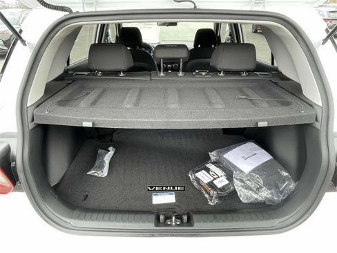 New 2026 Hyundai Venue SE image 8