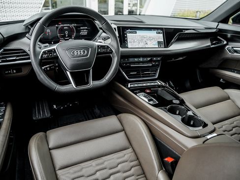 Used 2022 Audi e-tron GT Prestige w/ Prestige Package image 7