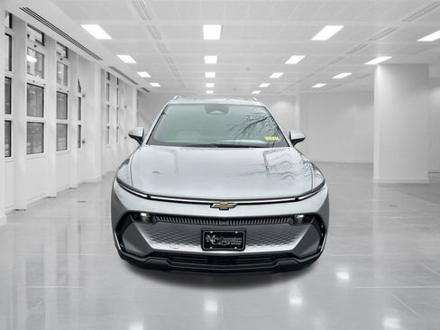New 2026 Chevrolet Equinox EV LT image 2