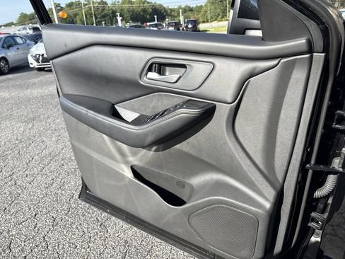 Used 2026 Nissan Rogue SV FWD image 14