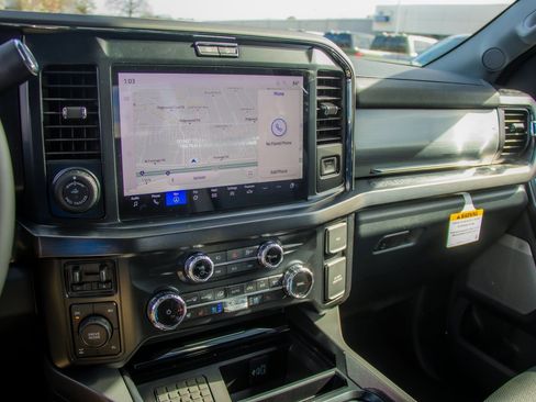 New 2026 Ford F250 Lariat w/ Black Appearance Package image 45