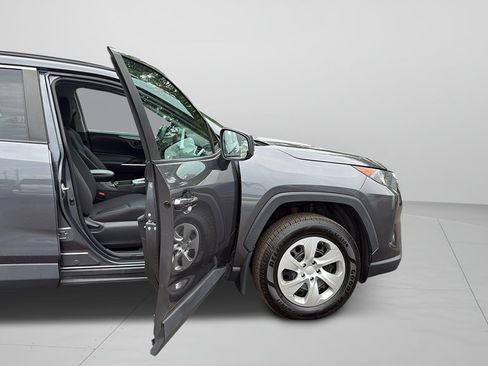 Used 2021 Toyota RAV4 LE AWD/4WD image 22