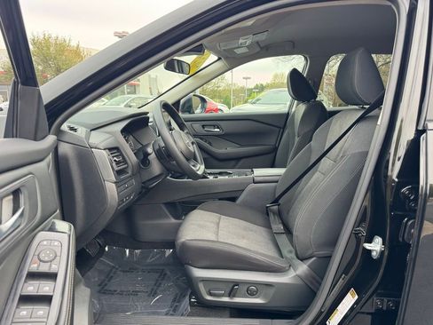 Used 2024 Nissan Rogue SV image 24