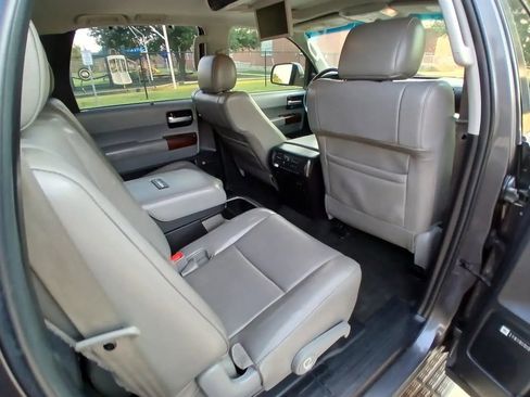 Used 2015 Toyota Sequoia Platinum image 27