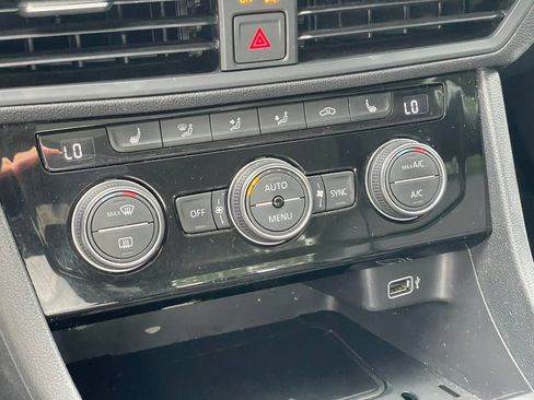Used 2019 Volkswagen Jetta SE FWD image 17