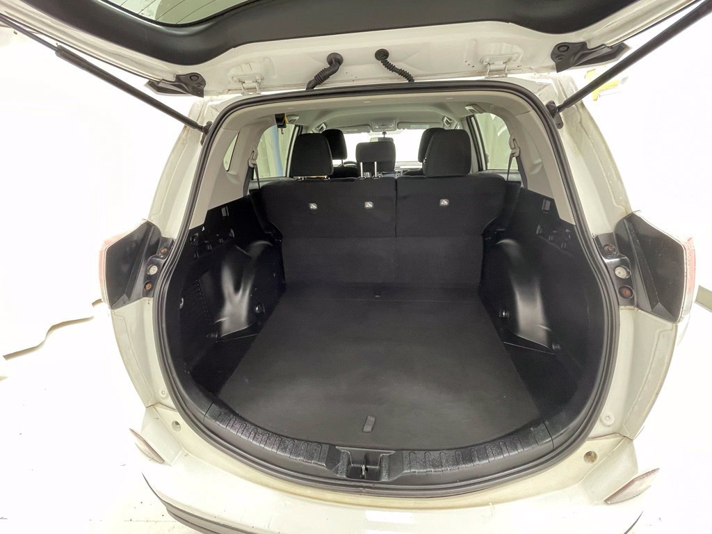 Used 2016 Toyota RAV4 LE AWD/4WD image 6