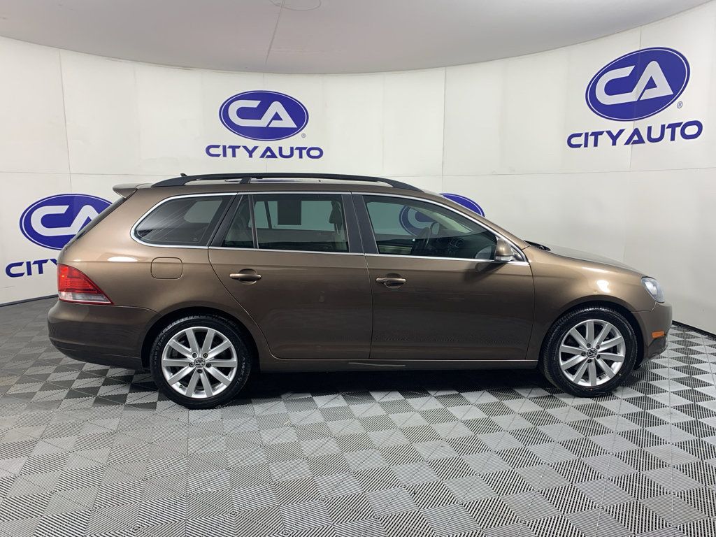 Used 2012 Volkswagen Jetta TDI FWD image 2