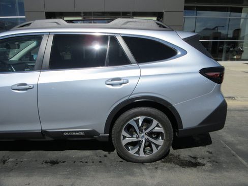 Used 2022 Subaru Outback Limited XT AWD/4WD image 4